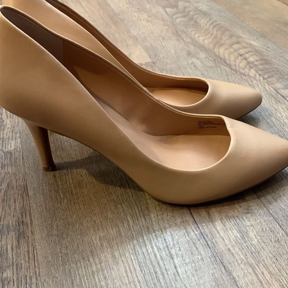 Heels - Picture 4 of 6